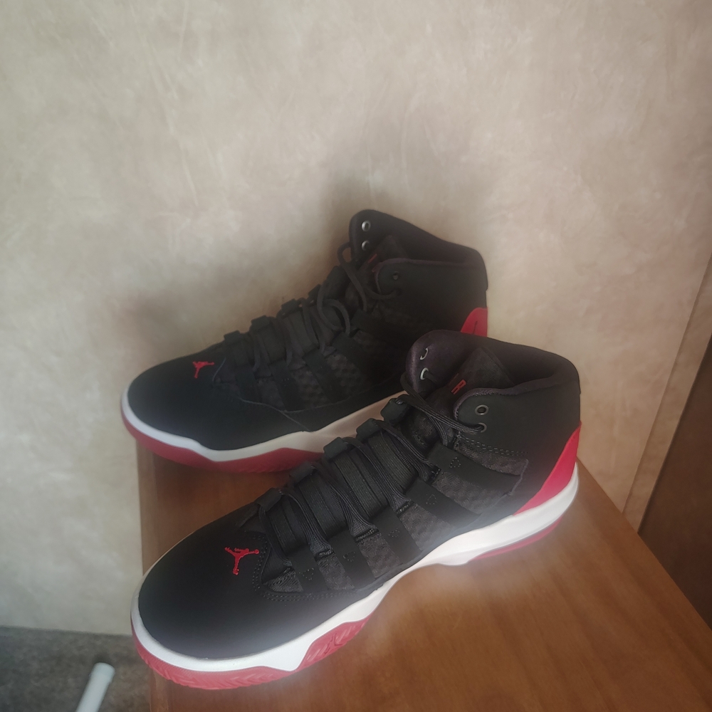 Jordan Men's Black and Red Sneakers - Picture 4 of 5